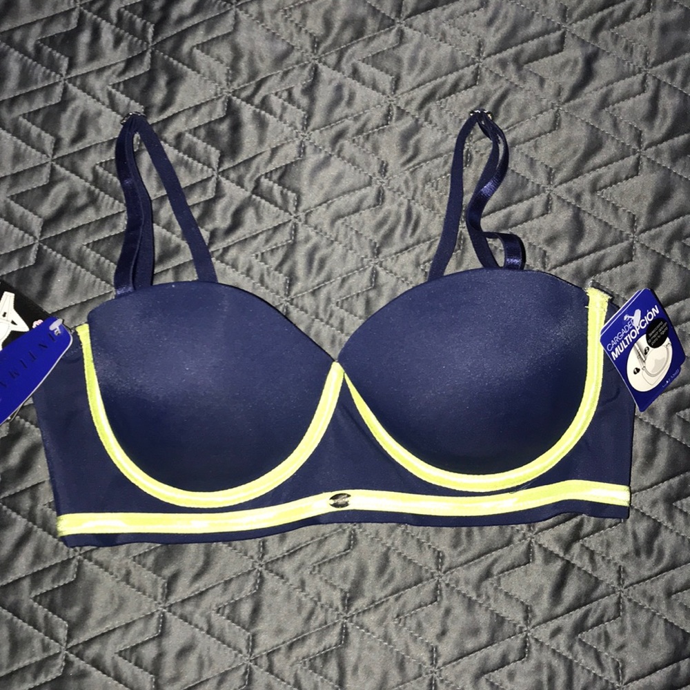 NWT Convertible strap bra